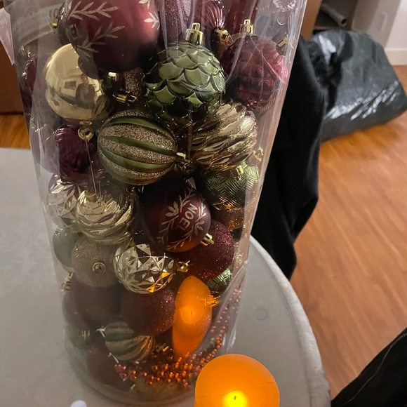 Christmas decor - red gold and green theme GOLD star also included - Picture 3 of 6